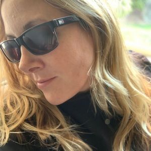 Tommy Hilfiger Safilio Sunglasses and leather case